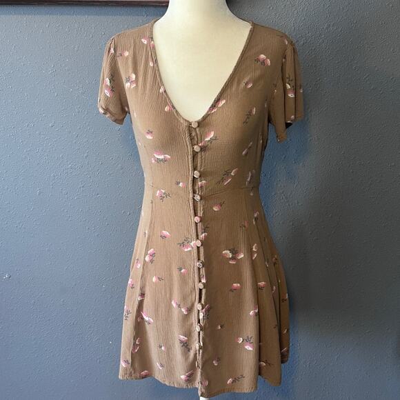 Amuse Society Dresses & Skirts - Amuse Society Dress Women’s Size XS Brown Floral Button Mini Short Sleeve NWT